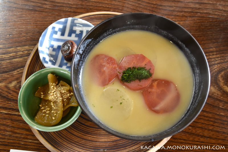 栗林公園内にある花園亭のあんもち雑煮