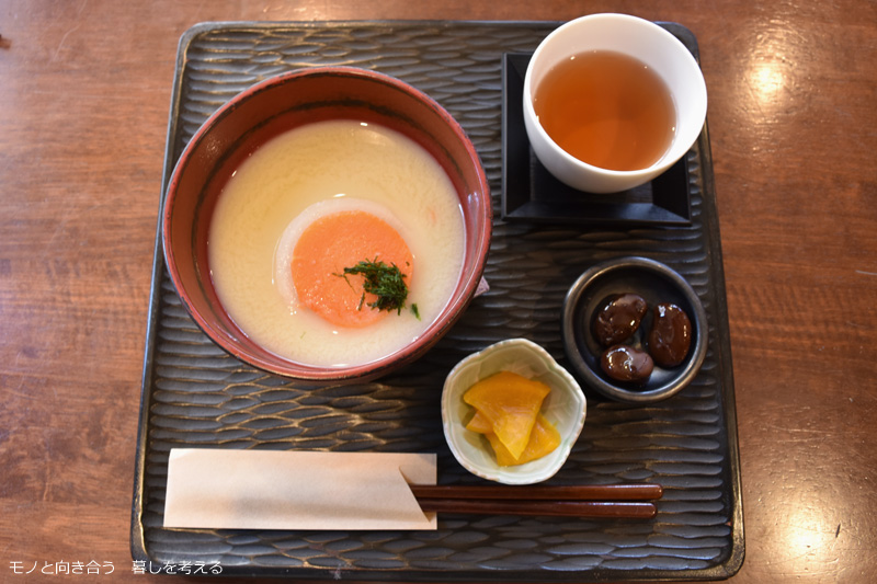 甘味茶寮ほとりの讃岐あんもち雑煮