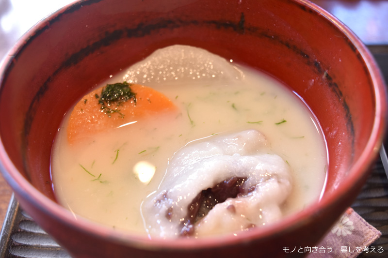 甘味茶寮ほとりの讃岐あんもち雑煮